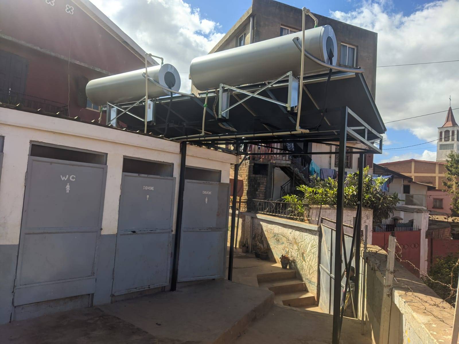 Solar-Warmwasserbereiter neu bei TSIRY