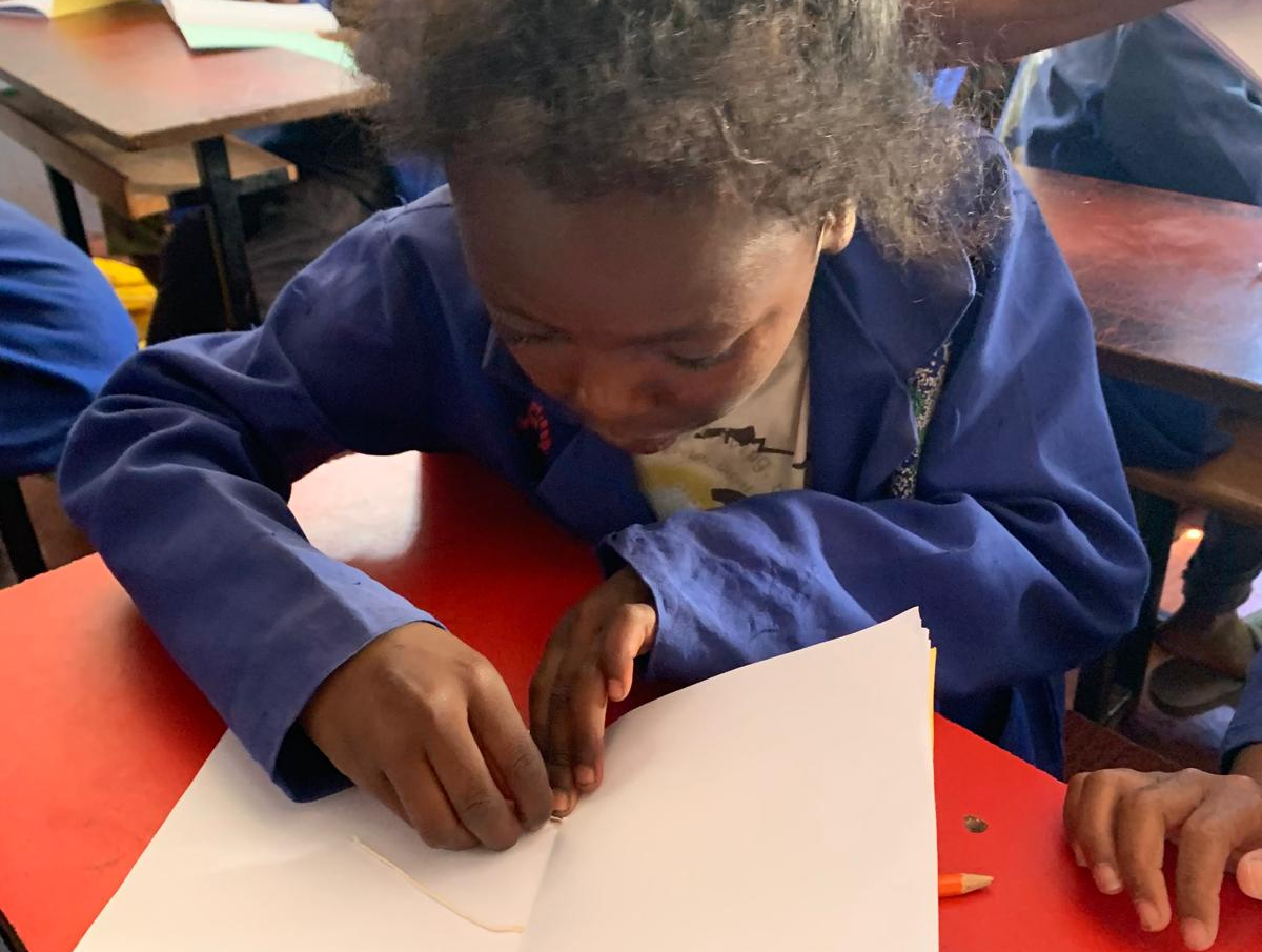 Mit Nadel und Faden zum eigenen Buch – Buchbinden mit der Alpha-Klasse